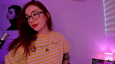 Snapshot of thecosmicgirl chatting on January 21, 10:51 pm Alicia Alikath online show from January 21, 10:51 pm