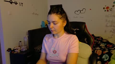 TheFarmergirl online show from November 18, 6:56 pm