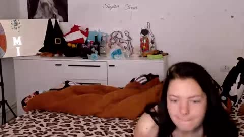 TheFarmergirl online show from June 17, 4:37 am