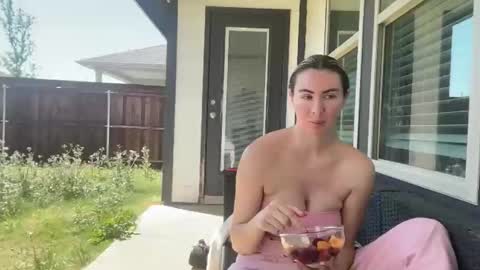 Snapshot of thefitfreak chatting on March 24, 8:03 pm Alyssa Rhoades online show from March 24, 8:03 pm