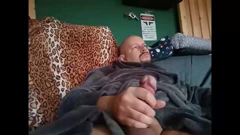 Snapshot of thehornyman916 chatting on February 14, 10:23 am thehornyman916 online show from February 14, 10:23 am