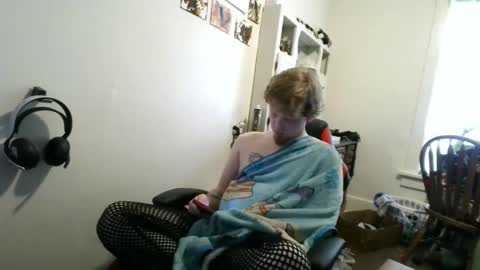 Snapshot of thehotfoxdd chatting on February 14, 5:43 pm fuzzyfox online show from February 14, 5:43 pm