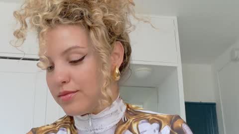 Lily Marie online show from May 23, 3:27 pm
