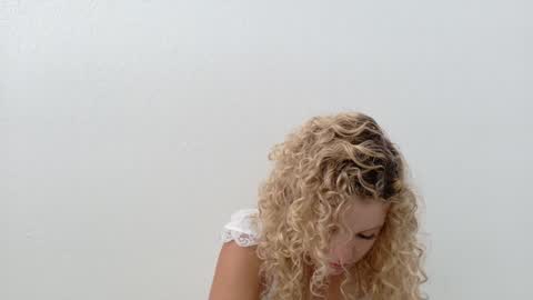 Lily Marie online show from May 28, 2:25 pm