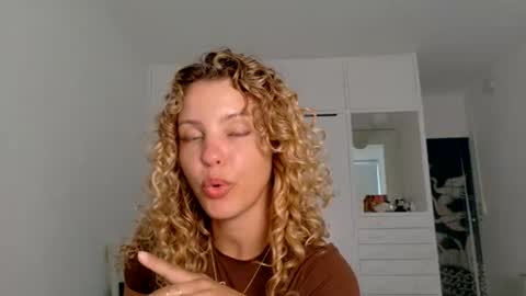 Lily Marie online show from June 20, 9:28 pm