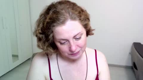 Snapshot of theladysblush chatting on December 13, 12:39 pm Ella online show from December 13, 12:39 pm
