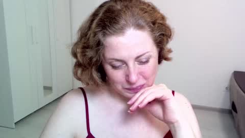 Snapshot of theladysblush chatting on December 15, 7:46 am Ella online show from December 15, 7:46 am