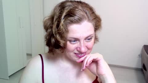 Snapshot of theladysblush chatting on December 21, 6:52 am Ella online show from December 21, 6:52 am