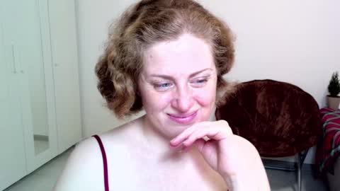 Snapshot of theladysblush chatting on January 8, 5:27 am Ella online show from January 8, 5:27 am