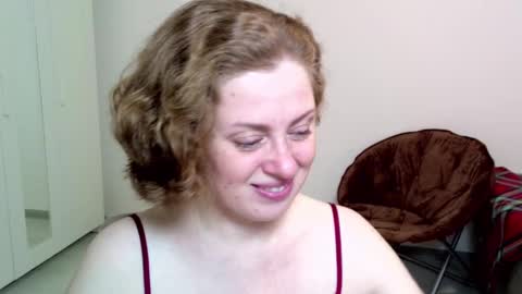 Snapshot of theladysblush chatting on January 17, 5:32 am Ella online show from January 17, 5:32 am