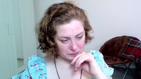 Snapshot of theladysblush chatting on January 26, 7:53 am Ella online show from January 26, 7:53 am