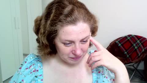 Snapshot of theladysblush chatting on February 9, 7:38 am Ella online show from February 9, 7:38 am