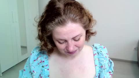 Snapshot of theladysblush chatting on February 16, 7:48 am Ella online show from February 16, 7:48 am