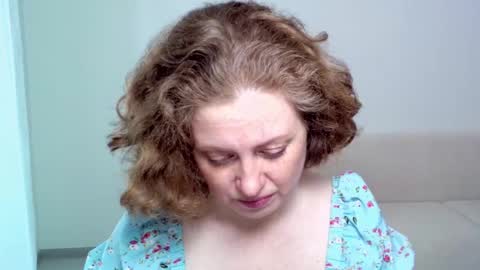 Snapshot of theladysblush chatting on March 5, 7:38 am Ella online show from March 5, 7:38 am