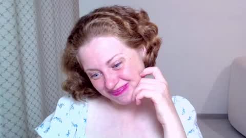 Snapshot of theladysblush chatting on October 12, 6:01 am Ella online show from October 12, 6:01 am