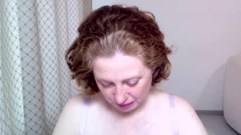 Snapshot of theladysblush chatting on October 22, 8:47 am Ella online show from October 22, 8:47 am