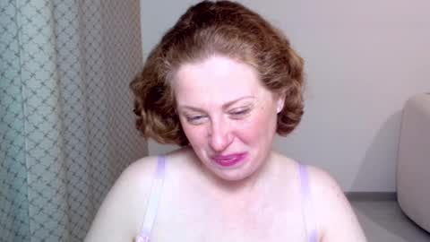 Snapshot of theladysblush chatting on October 24, 5:37 am Ella online show from October 24, 5:37 am