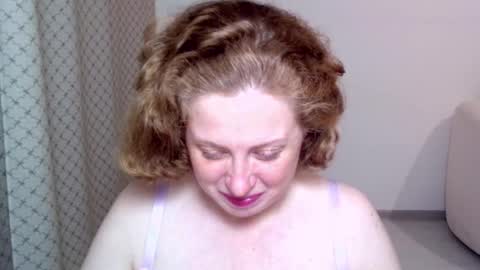 Snapshot of theladysblush chatting on October 29, 5:25 pm Ella online show from October 29, 5:25 pm