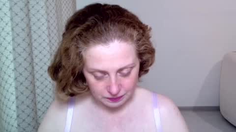 Snapshot of theladysblush chatting on November 7, 7:08 am Ella online show from November 7, 7:08 am