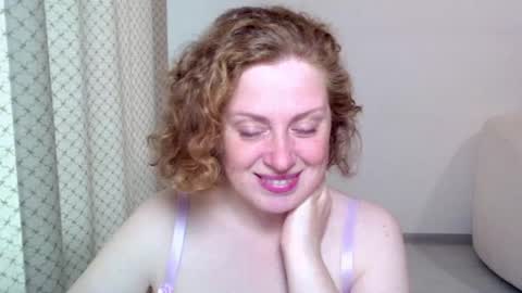 Snapshot of theladysblush chatting on November 21, 7:40 am Ella online show from November 21, 7:40 am