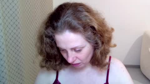 Ella online show from April 9, 8:14 pm