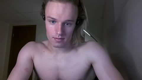 Snapshot of thelevimeyers chatting on March 3, 2:26 am thelevimeyers online show from March 3, 2:26 am