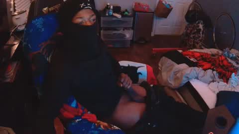 Snapshot of thelewdgamer chatting on December 18, 9:48 am thelewdgamer online show from December 18, 9:48 am