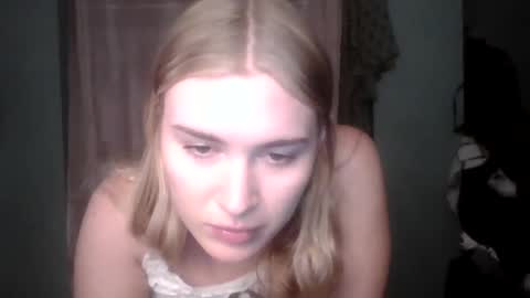 Snapshot of thelittlebambii chatting on November 22, 9:36 pm Little Bambii online show from November 22, 9:36 pm