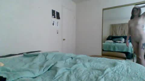 Snapshot of thelovecreep chatting on February 16, 11:05 am lovecreep online show from February 16, 11:05 am