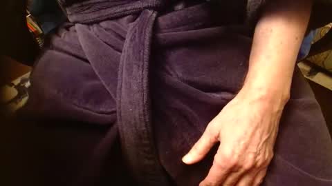 Snapshot of thembones chatting on January 12, 6:29 am thembones online show from January 12, 6:29 am