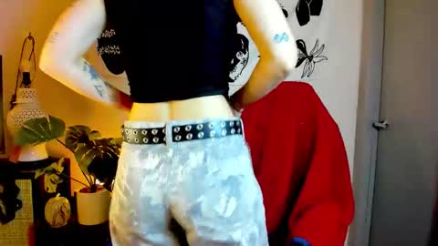 Snapshot of themelrose chatting on October 30, 10:10 pm themelrose online show from October 30, 10:10 pm