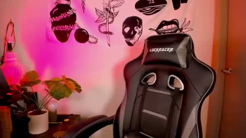 Snapshot of themelrose chatting on November 19, 8:09 pm themelrose online show from November 19, 8:09 pm