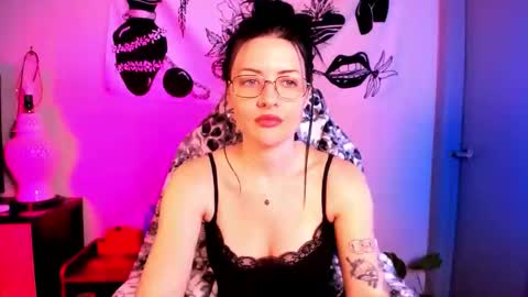 Snapshot of themelrose chatting on December 14, 10:58 pm themelrose online show from December 14, 10:58 pm