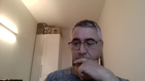 Snapshot of themohican chatting on April 8, 6:19 pm Themohican online show from April 8, 6:19 pm