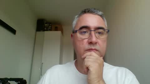 Snapshot of themohican chatting on June 3, 4:23 pm Themohican online show from June 3, 4:23 pm