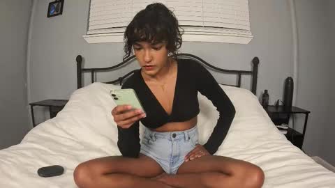 Snapshot of thenaturallovers chatting on October 10, 3:16 am naturallovers online show from October 10, 3:16 am