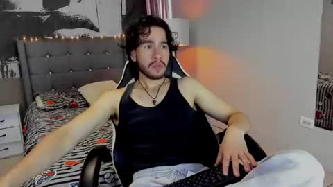 Snapshot of theo_riviera chatting on June 16, 1:36 pm theo_riviera online show from June 16, 1:36 pm