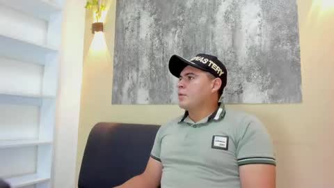 Snapshot of theo_wood3 chatting on June 6, 7:29 pm Theo online show from June 6, 7:29 pm