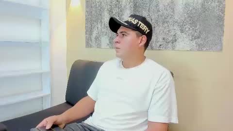 Snapshot of theo_wood3 chatting on June 10, 7:24 pm Theo online show from June 10, 7:24 pm