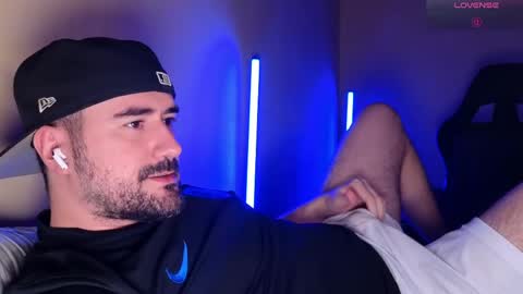 Snapshot of theoravi chatting on March 23, 3:43 am Theo Ravi online show from March 23, 3:43 am