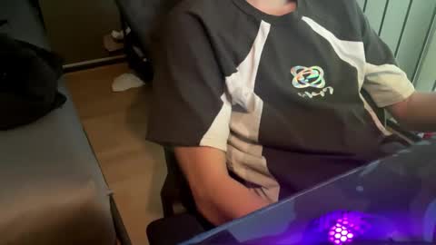 Snapshot of theothede19cm chatting on November 3, 9:10 am theothede19cm online show from November 3, 9:10 am