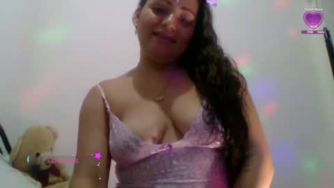 Snapshot of thequeenbella chatting on September 22, 12:18 pm bella saritta online show from September 22, 12:18 pm