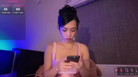 Snapshot of thequeenofsexx chatting on April 19, 8:33 pm Amber DONT FORGET TO FOLLOW ME AND THUMBS UP online show from April 19, 8:33 pm