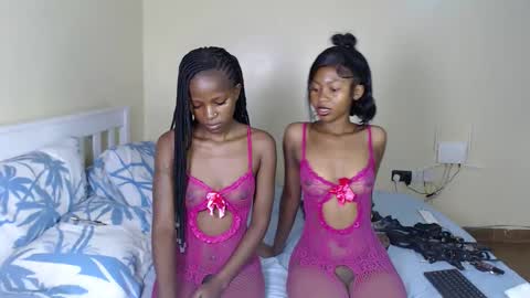 Snapshot of therealdesire chatting on November 15, 1:25 am therealdesire online show from November 15, 1:25 am