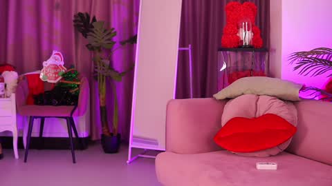 Snapshot of therealfallingangel chatting on December 18, 7:41 pm Deea online show from December 18, 7:41 pm
