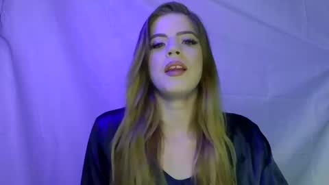 Snapshot of therealsummerbreeze chatting on December 15, 9:13 am newgirl blonde pawg stripper online show from December 15, 9:13 am