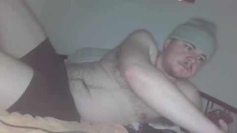 Snapshot of theskeetr27 chatting on January 2, 11:31 am theskeetr27 online show from January 2, 11:31 am