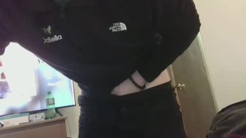 Snapshot of theskeetr27 chatting on February 22, 7:34 am theskeetr27 online show from February 22, 7:34 am