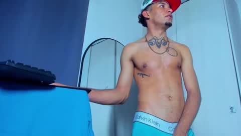 theskinny8inch_ online show from March 7, 4:11 pm