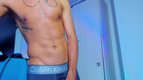 theskinny8inch_ online show from March 9, 11:47 am